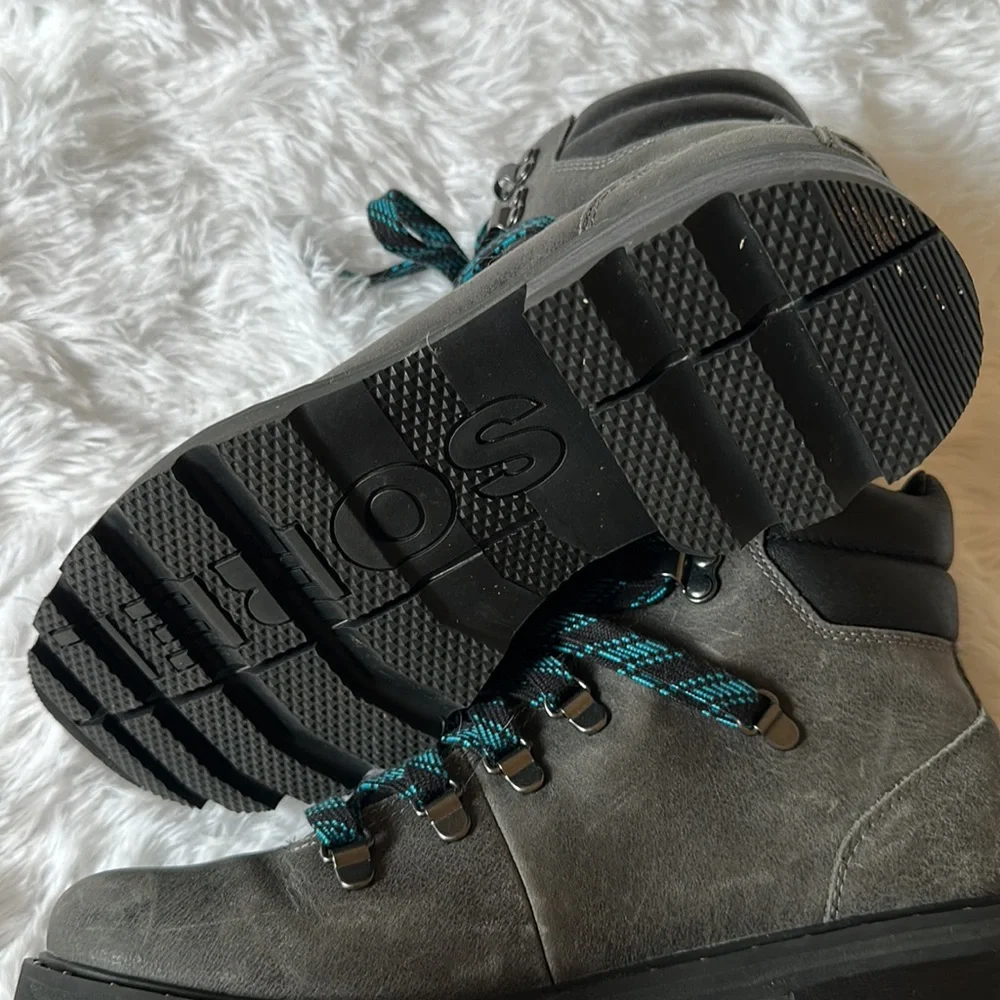 Sorel Lennox hiker in quarry - Picture 7 of 12